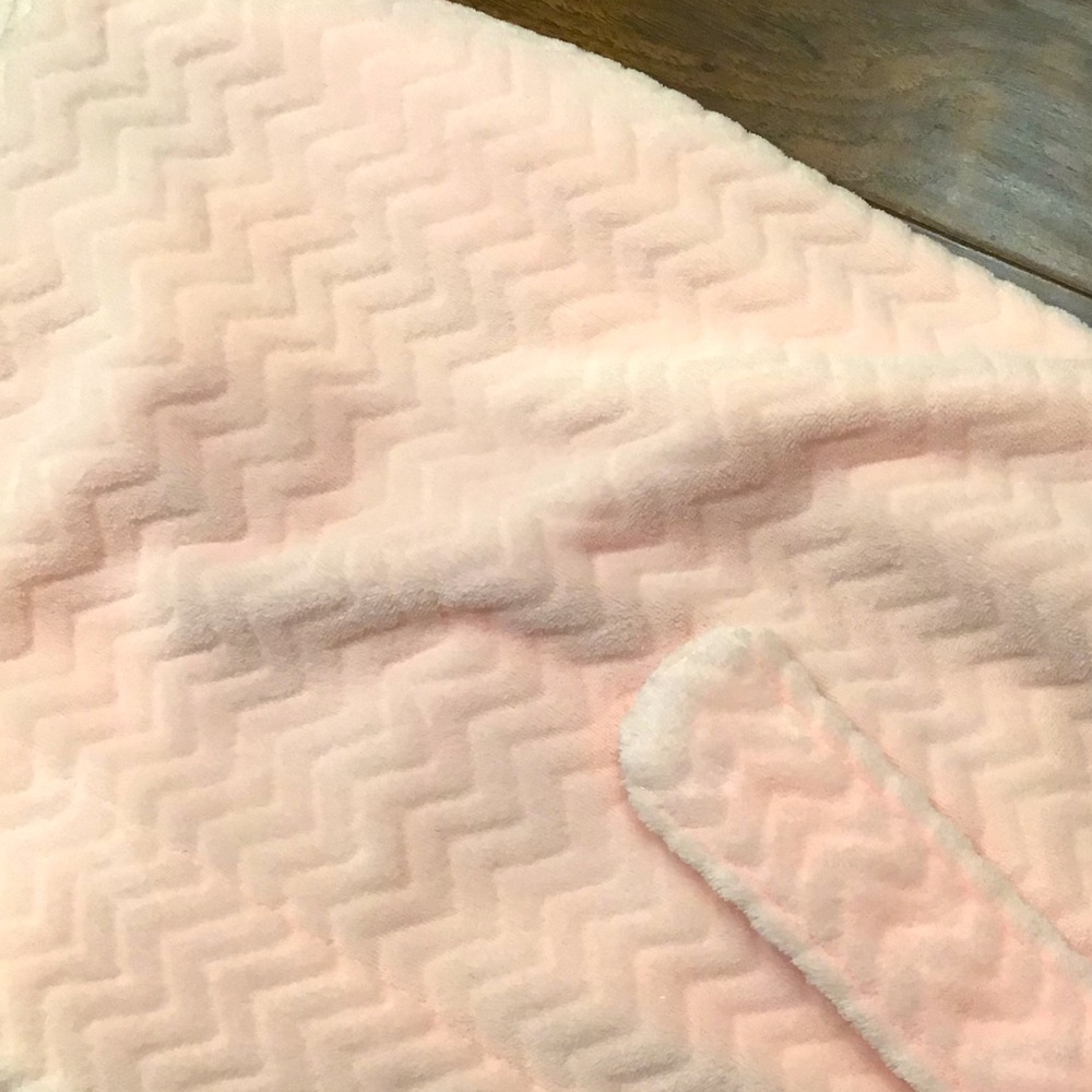 Pink Robe - Picture 5 of 5